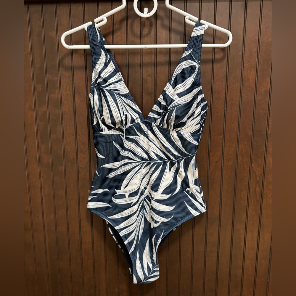 Cupshe Navy Blue and White Tropical Leaf One-Piece Swimsuit